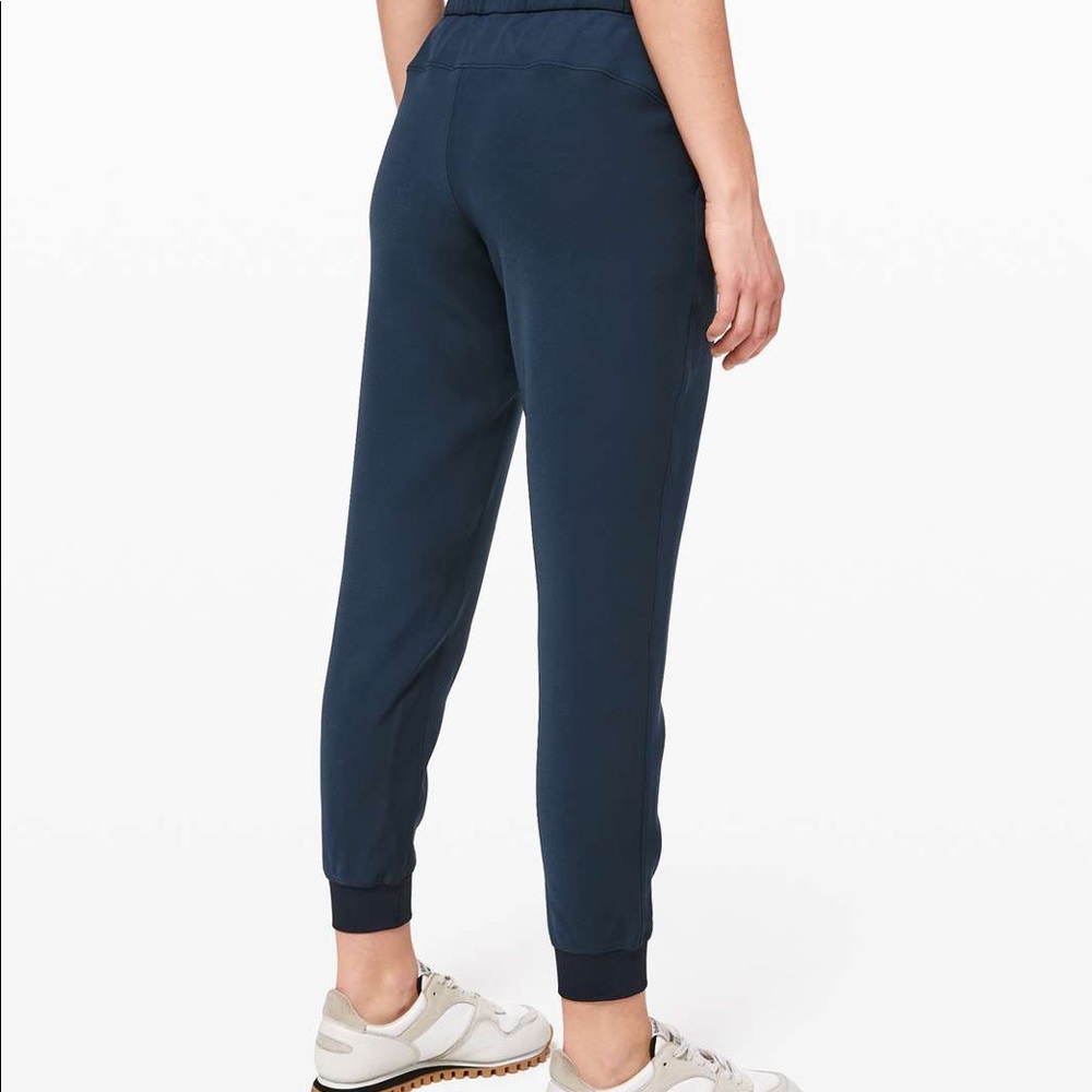 Lululemon on the fly joggers NWT as 2